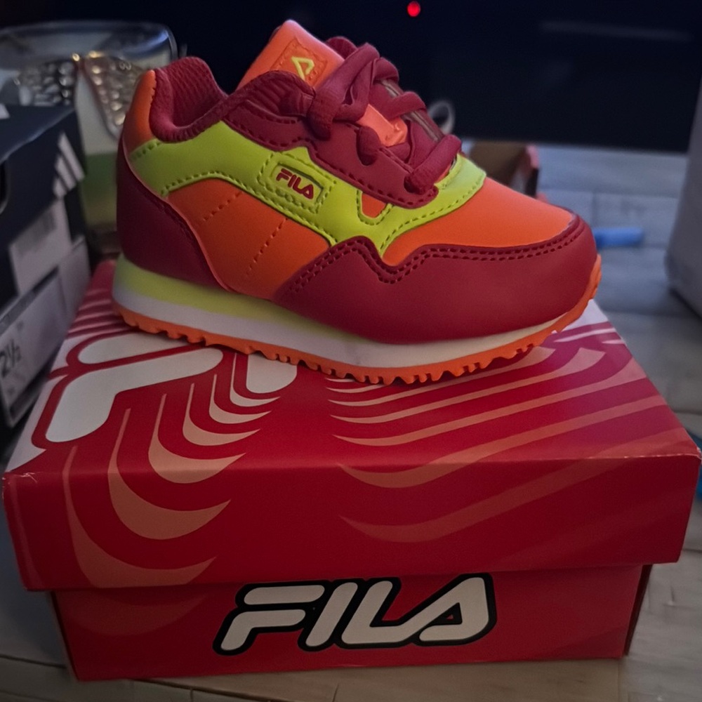 Fila Pink and Orange Sneakers Vibrant Athletic Design